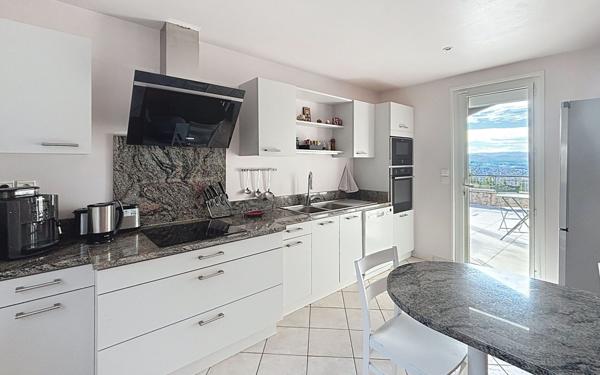 Maison à vendre    5 pièces •  Saint-Just-Saint-Rambert