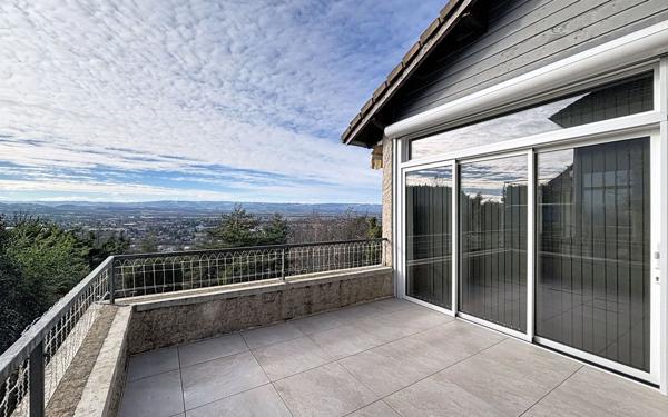 Maison à vendre    5 pièces •  Saint-Just-Saint-Rambert