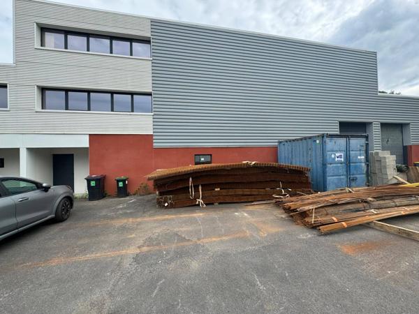 ENTREPOTS AVEC BUREAUX