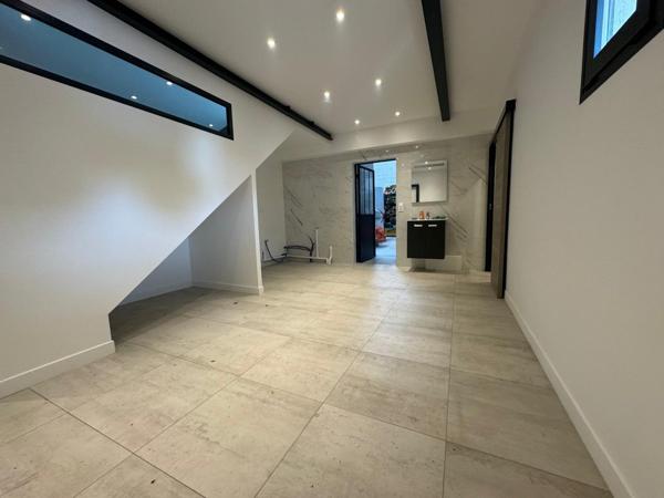 ENTREPOTS AVEC BUREAUX