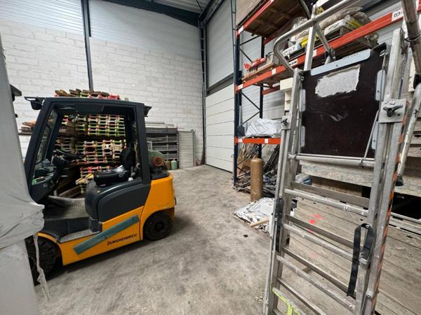 ENTREPOTS AVEC BUREAUX