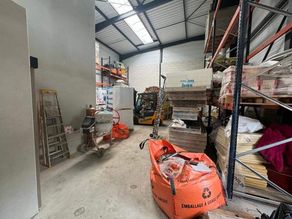 ENTREPOTS AVEC BUREAUX