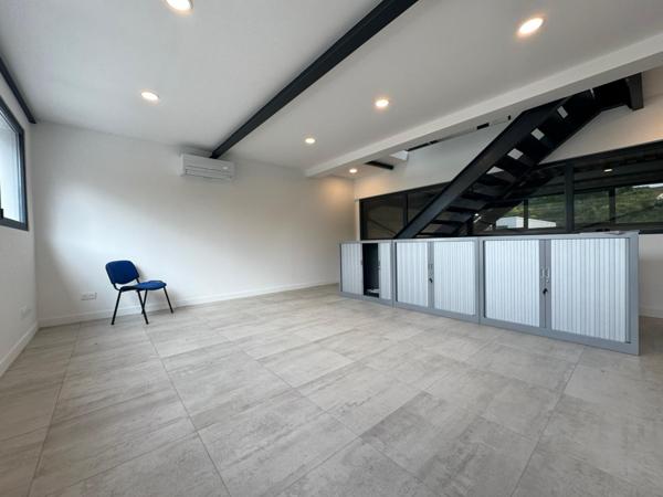 ENTREPOTS AVEC BUREAUX