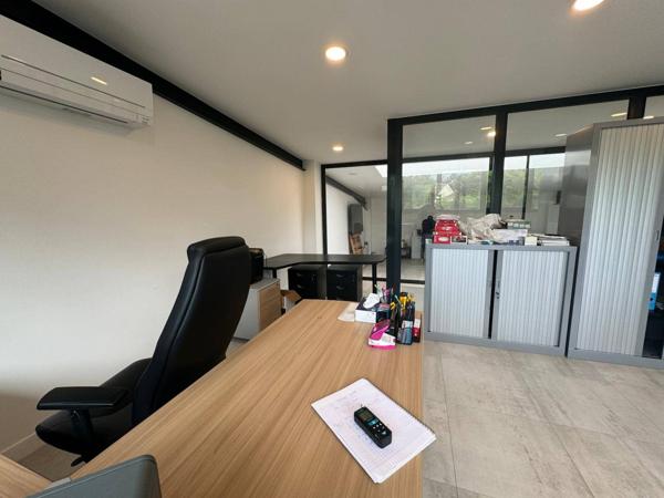 ENTREPOTS AVEC BUREAUX