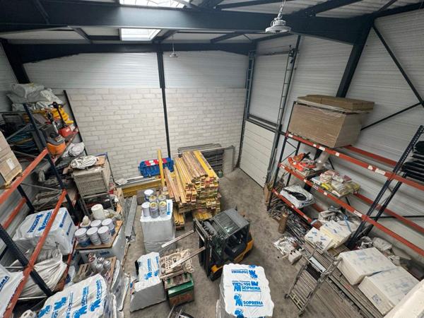 ENTREPOTS AVEC BUREAUX