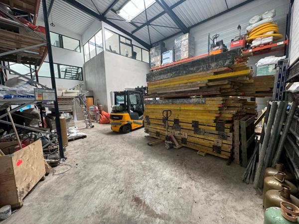 ENTREPOTS AVEC BUREAUX