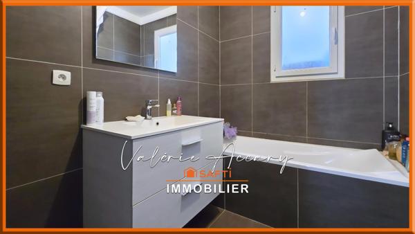 Flassans-sur-Issole : Villa de 107 m² sur un terrain de 485 m², 4 chambres, garage de 56 m², piscine...