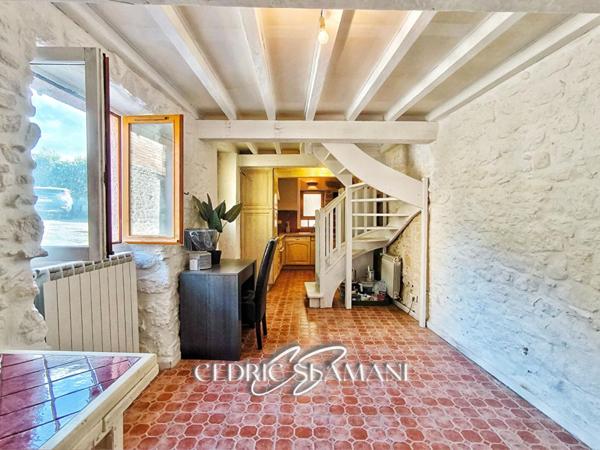 EN EXCLUSIVITE - MAISON DE VILLAGE EN R+2 52 m2 - 2 CHAMBRES - 1 BUREAU