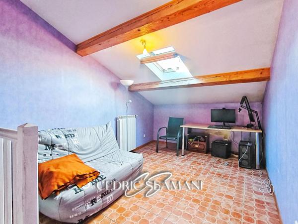 EN EXCLUSIVITE - MAISON DE VILLAGE EN R+2 52 m2 - 2 CHAMBRES - 1 BUREAU