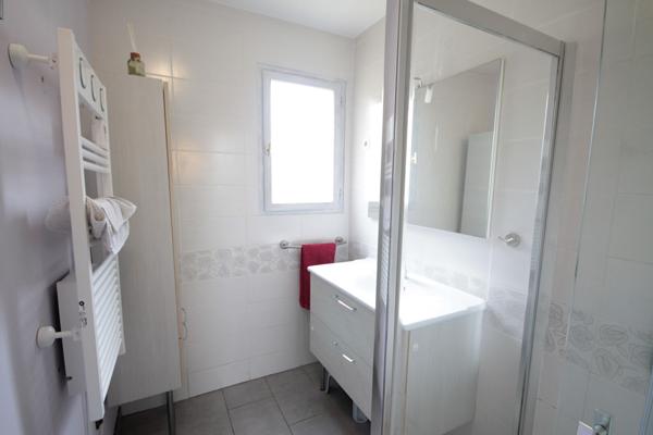 Pavillon 4 chambres sur sous-sol total proche EPERNON