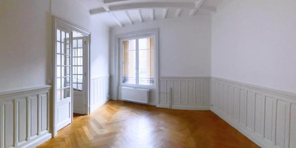 Emplacement - secteur résidentiel - EXCELLENT ETAT