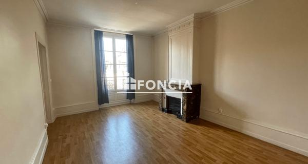 Location Appartement 4 pièces 135.9 m² - Roanne 42300