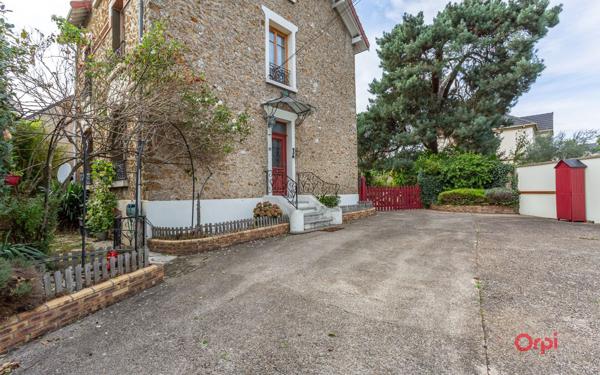 Maison à vendre    6 pièces •  Sainte-Geneviève-des-Bois