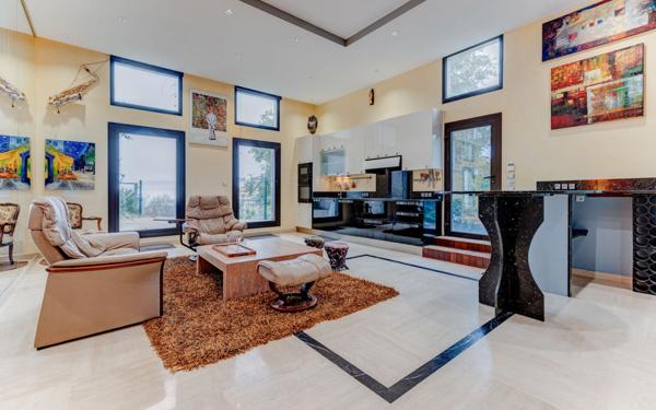 Appartement à vendre    4 pièces • 107 m2 Nice