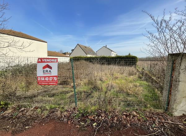 A vendre à la queue en brie, terrain constructible de 453 m² !