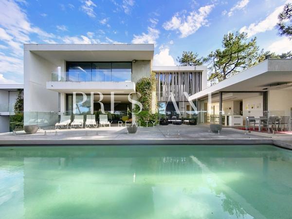Vente villa contemporaine d’architecte 330 m² à Anglet Chiberta. Vue golf et lac, 5 suites, piscine , Proximité plages., ANGLET