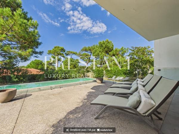 Vente villa contemporaine d’architecte 330 m² à Anglet Chiberta. Vue golf et lac, 5 suites, piscine , Proximité plages., ANGLET