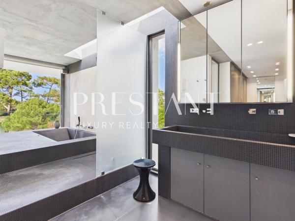 Vente villa contemporaine d’architecte 330 m² à Anglet Chiberta. Vue golf et lac, 5 suites, piscine , Proximité plages., ANGLET