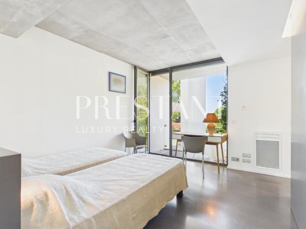 Vente villa contemporaine d’architecte 330 m² à Anglet Chiberta. Vue golf et lac, 5 suites, piscine , Proximité plages., ANGLET
