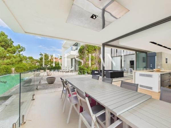 Vente villa contemporaine d’architecte 330 m² à Anglet Chiberta. Vue golf et lac, 5 suites, piscine , Proximité plages., ANGLET