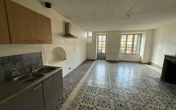 Appartement à louer    2 pièces • 59 m2 Saint-Léonard-de-Noblat