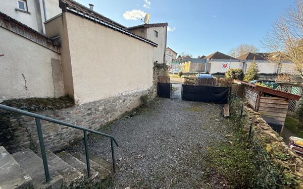 Appartement à louer    2 pièces • 59 m2 Saint-Léonard-de-Noblat