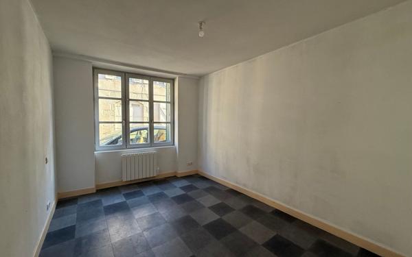 Appartement à louer    2 pièces • 59 m2 Saint-Léonard-de-Noblat