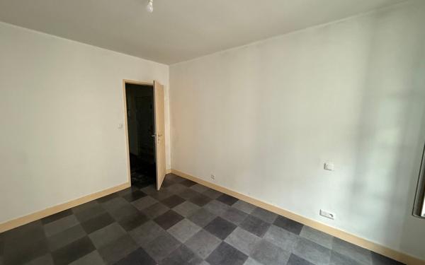 Appartement à louer    2 pièces • 59 m2 Saint-Léonard-de-Noblat