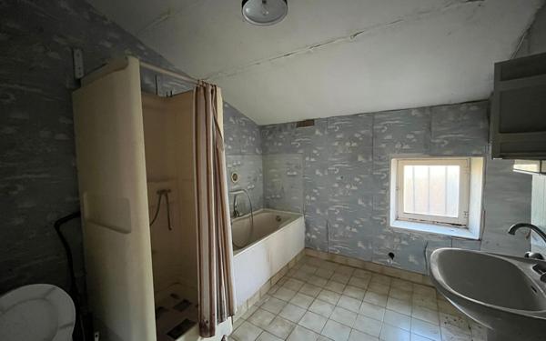 Maison à vendre    4 pièces • 100 m2 Saint-Donat-sur-l'Herbasse