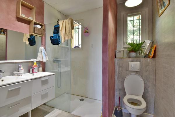 MIRABEAU (04) – Maison de plain-pied – 3 chambres – Véranda – Garage – Terrain 606 m² – Plein Sud