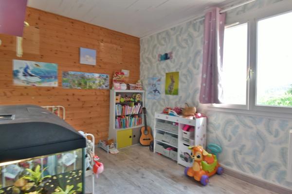 MIRABEAU (04) – Maison de plain-pied – 3 chambres – Véranda – Garage – Terrain 606 m² – Plein Sud
