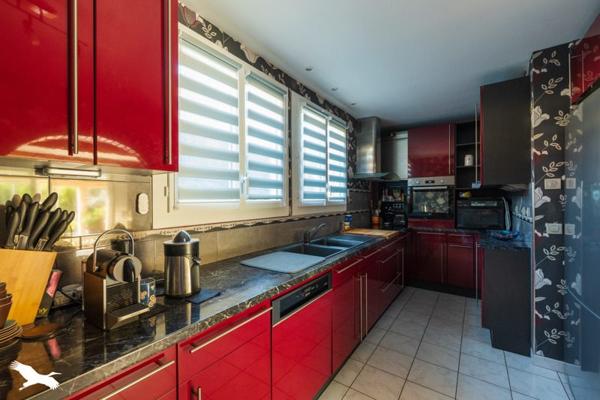 Maison à vendre |  Voisins-le-Bretonneux |  6 pièces | 146 m²
