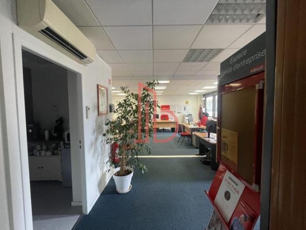 Bureau de 390 m² à louer à Bordeaux Lac - Bruges