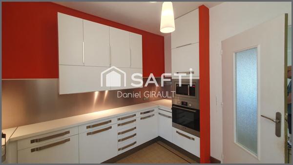Ses atouts pour cet appartement résident dans son agencement fonctionnel, quartier recherché, garage et place de parking privé avec borne de recharge