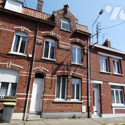 Comines , proche du centre ville , belle maison rénovée trois chambres