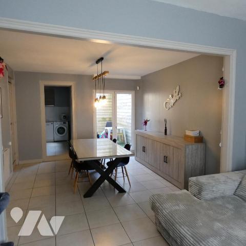 Comines , proche du centre ville , belle maison rénovée trois chambres