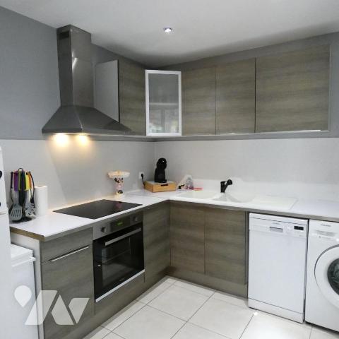 Comines , proche du centre ville , belle maison rénovée trois chambres