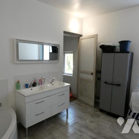 Comines , proche du centre ville , belle maison rénovée trois chambres