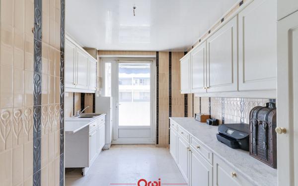 Appartement à vendre    4 pièces •  Marseille 2