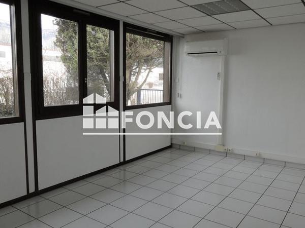 Location Local commercial 1 pièce 24.4 m² - 11 RUE ARISTIDE BERGES Domene 38420