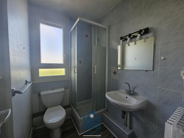 Studio 22.87m2 avec coin cuisine, cave et place de parking couverte