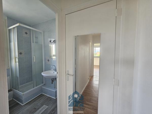 Studio 22.87m2 avec coin cuisine, cave et place de parking couverte