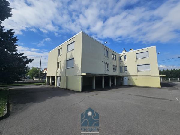 Studio 22.87m2 avec coin cuisine, cave et place de parking couverte