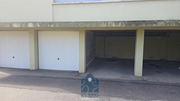 Studio 22.87m2 avec coin cuisine, cave et place de parking couverte