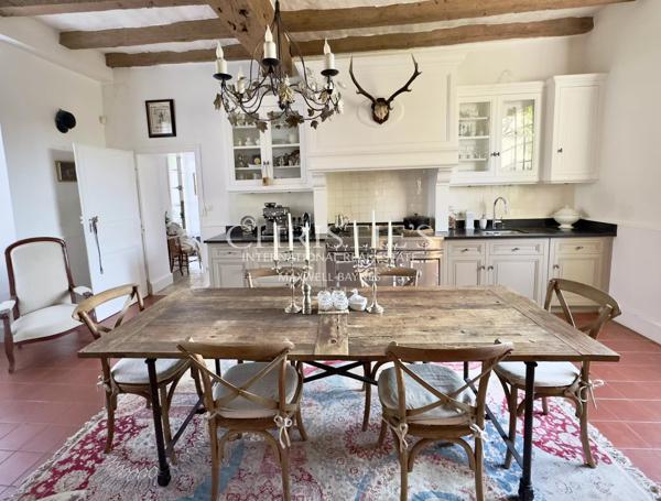 Château de caractère de 8 chambres avec potentiel d’aménagement, dans un environnement paisible près de Châtellerault
