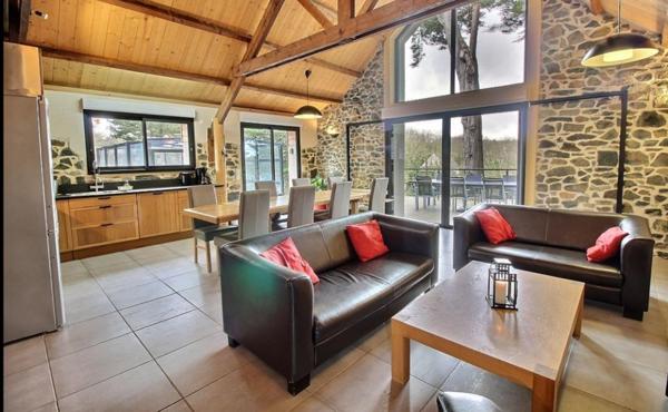 À Vendre  Maison 6 Pièces avec Terrasse et Piscine à Erquy