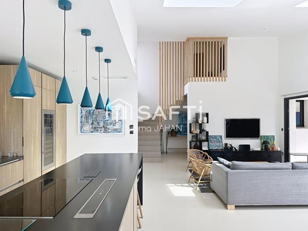 A vendre : Villa d’architecte à deux pas des plages – Aperçu mer, piscine & toit-terrasse