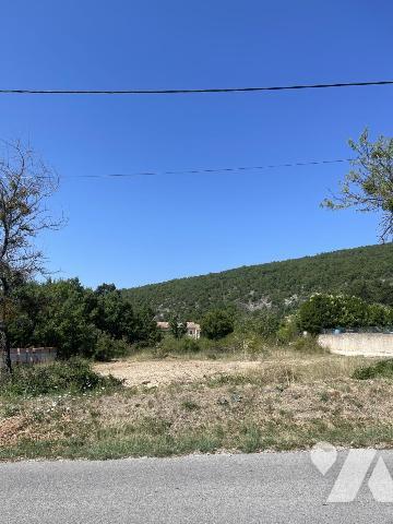 Terrain à bâtir de 1 977 m² – Banon (04)