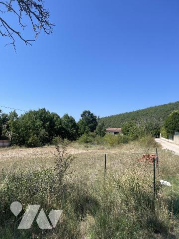 Terrain à bâtir de 1 977 m² – Banon (04)