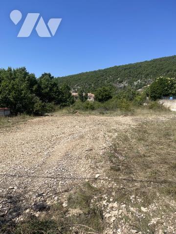 Terrain à bâtir de 1 977 m² – Banon (04)